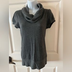 Women’s gray shirt sleeved shirt Active basic brand M